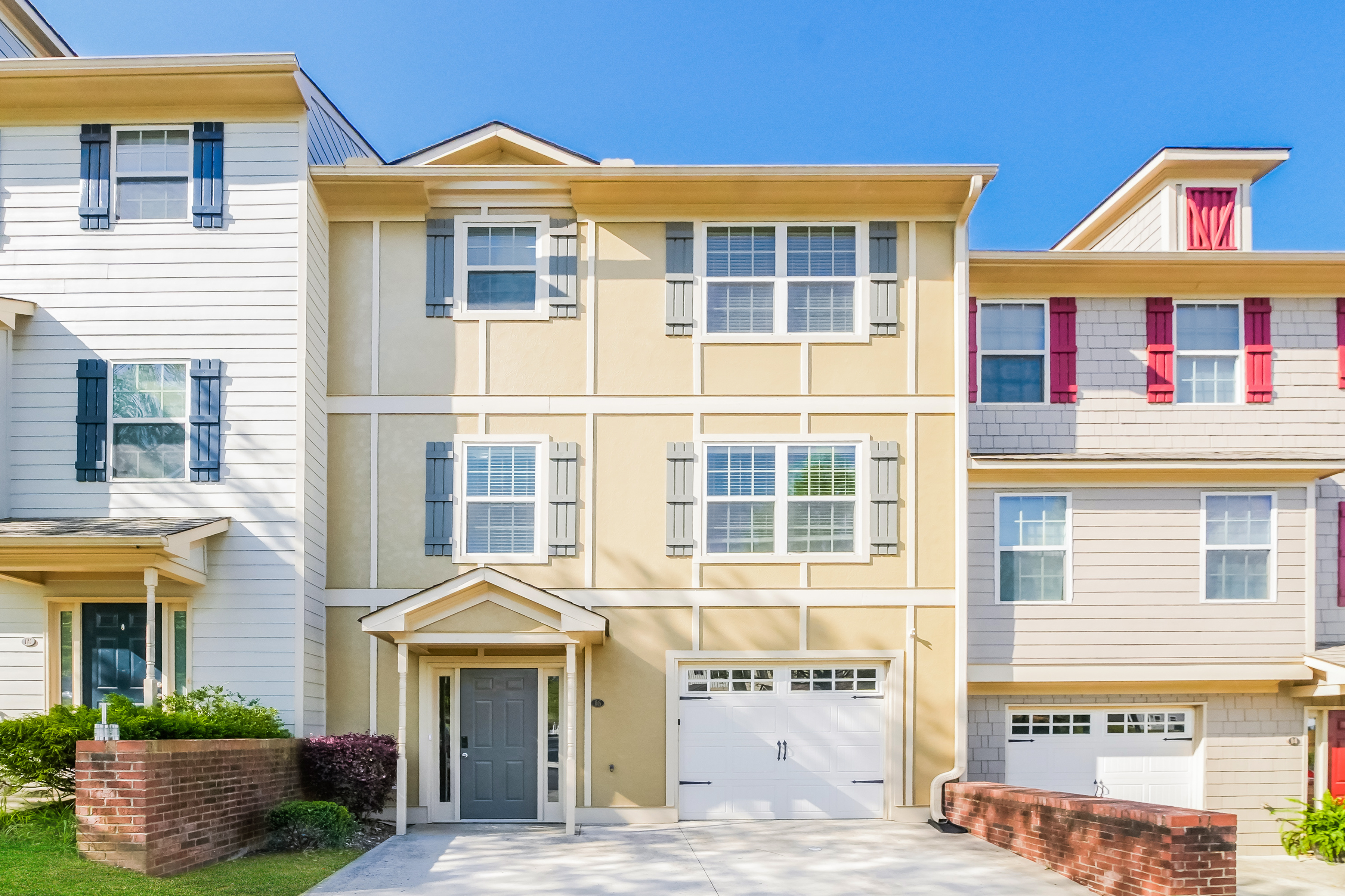 16 GILLIAMS CROSSING SW CARTERSVILLE, GA 30120